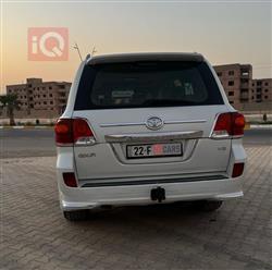 تۆیۆتا لاند کروزەر